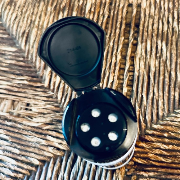 ✨💛 RCMA The Original No Color Finishing Powder 💛✨ - Picture 3 of 5